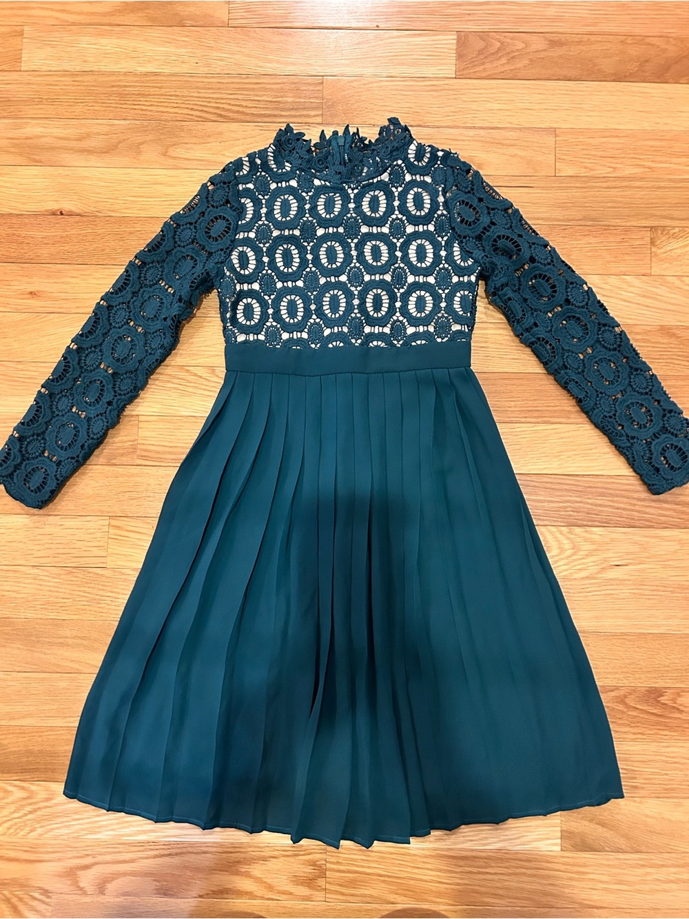 Ivy City 6/7 Green Lace Bodice Pleated Skirt Dress